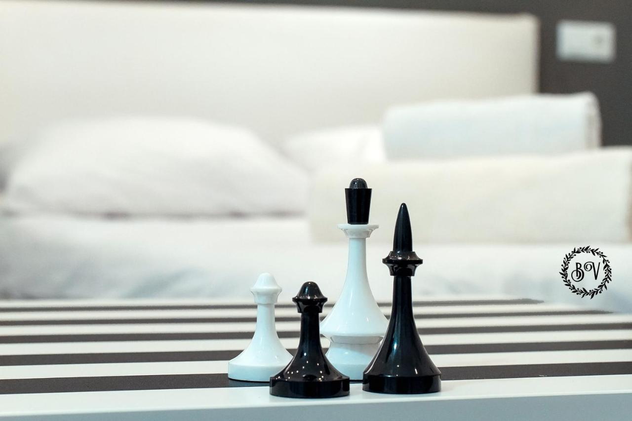 Bv Apartments Black And White 利沃夫 外观 照片