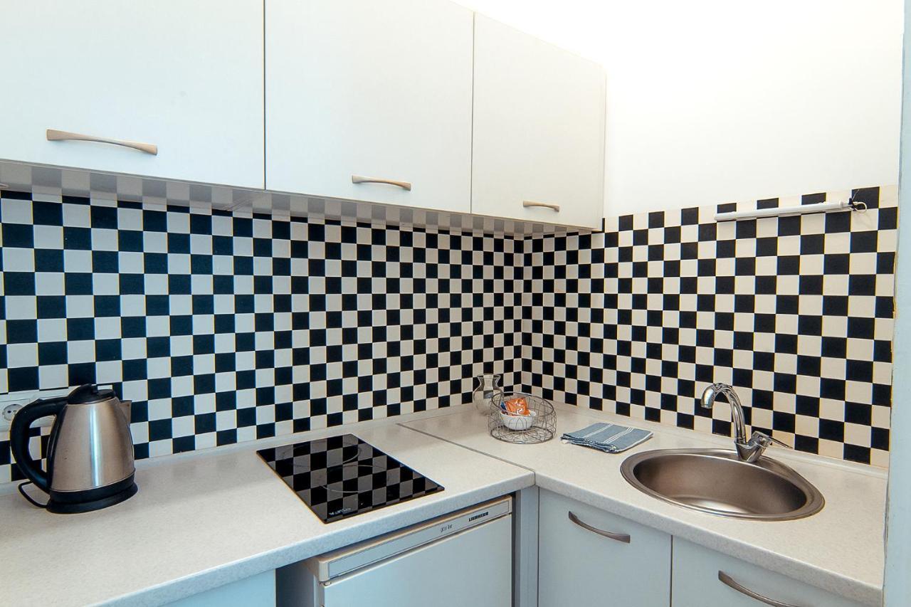 Bv Apartments Black And White 利沃夫 外观 照片