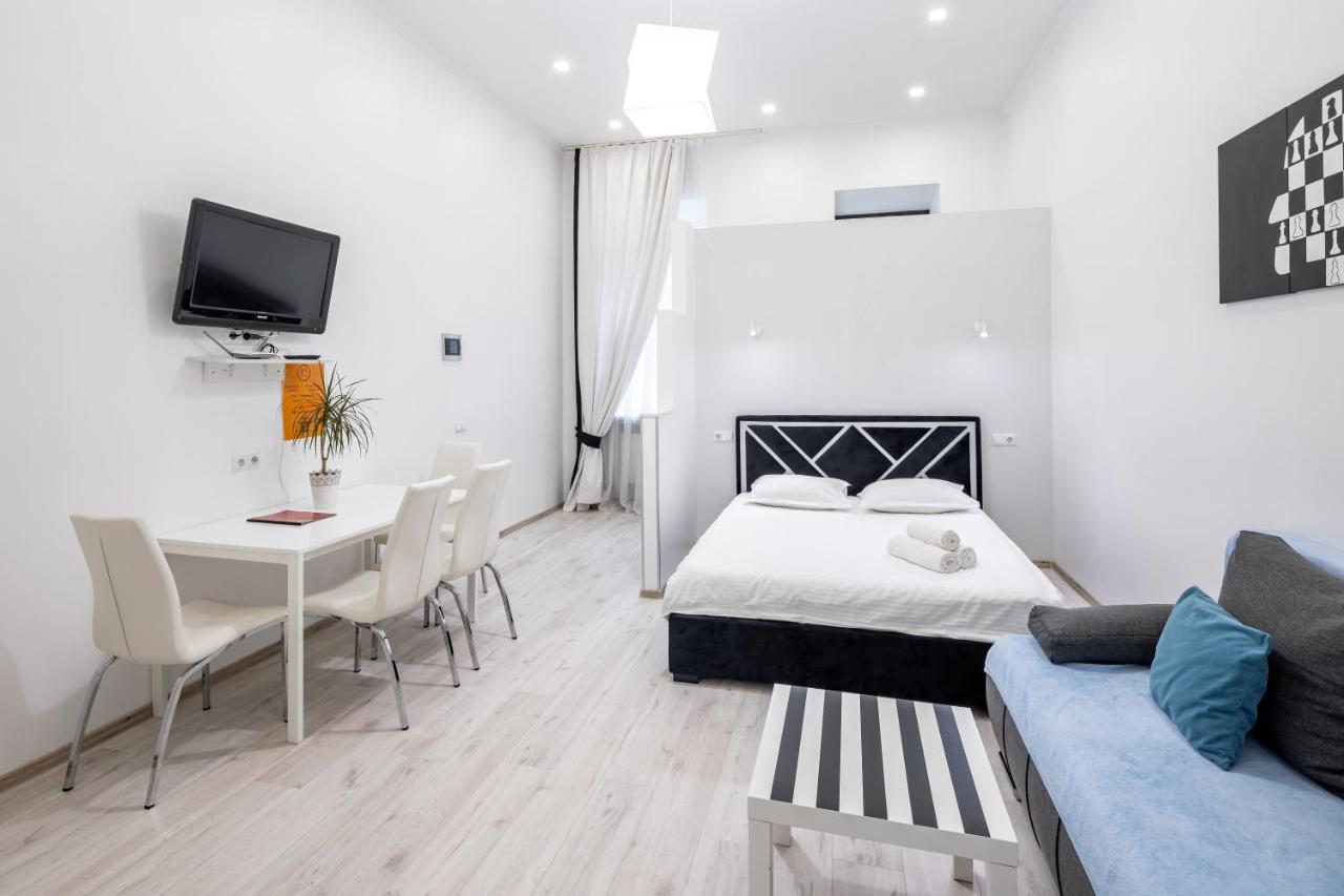 Bv Apartments Black And White 利沃夫 外观 照片