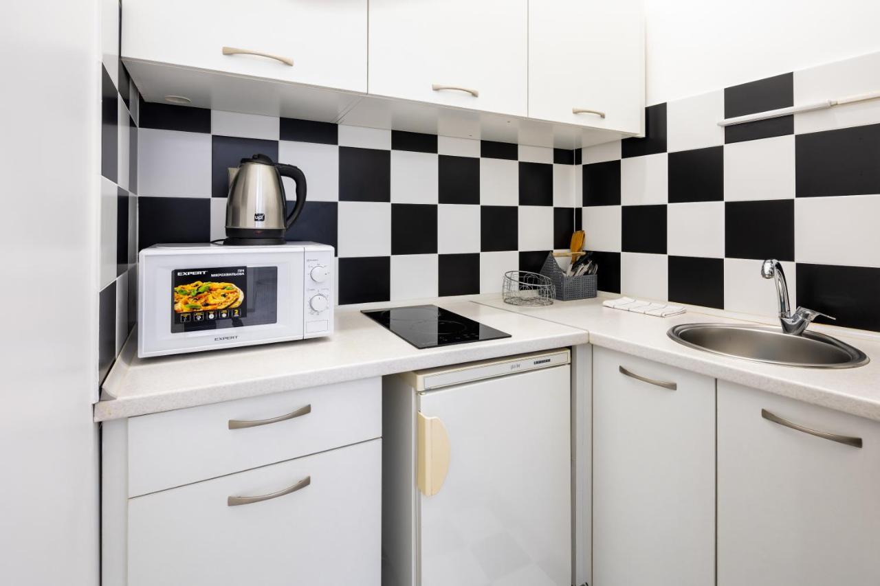 Bv Apartments Black And White 利沃夫 外观 照片