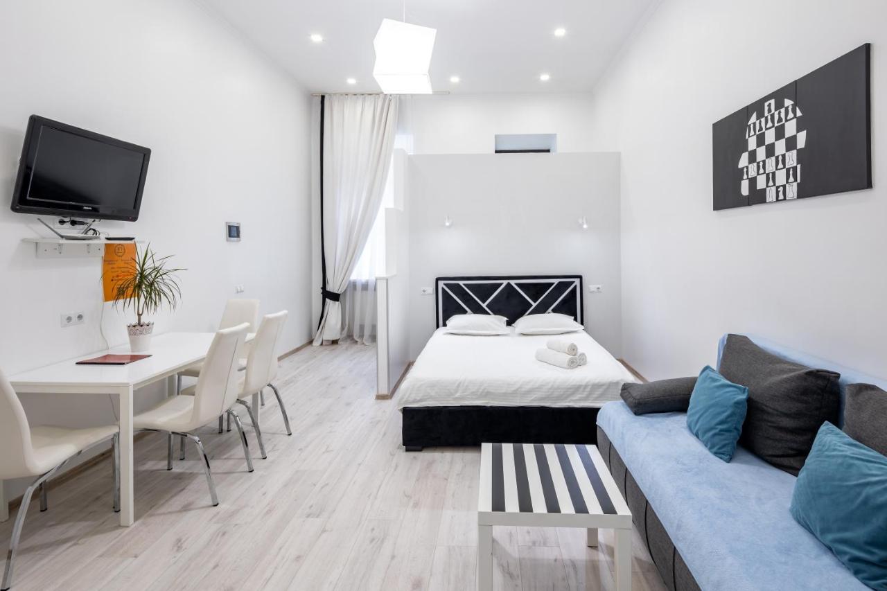 Bv Apartments Black And White 利沃夫 外观 照片