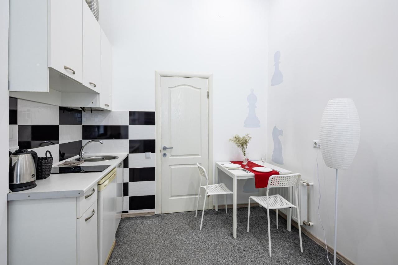 Bv Apartments Black And White 利沃夫 外观 照片