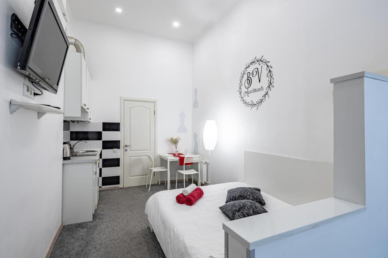 Bv Apartments Black And White 利沃夫 外观 照片