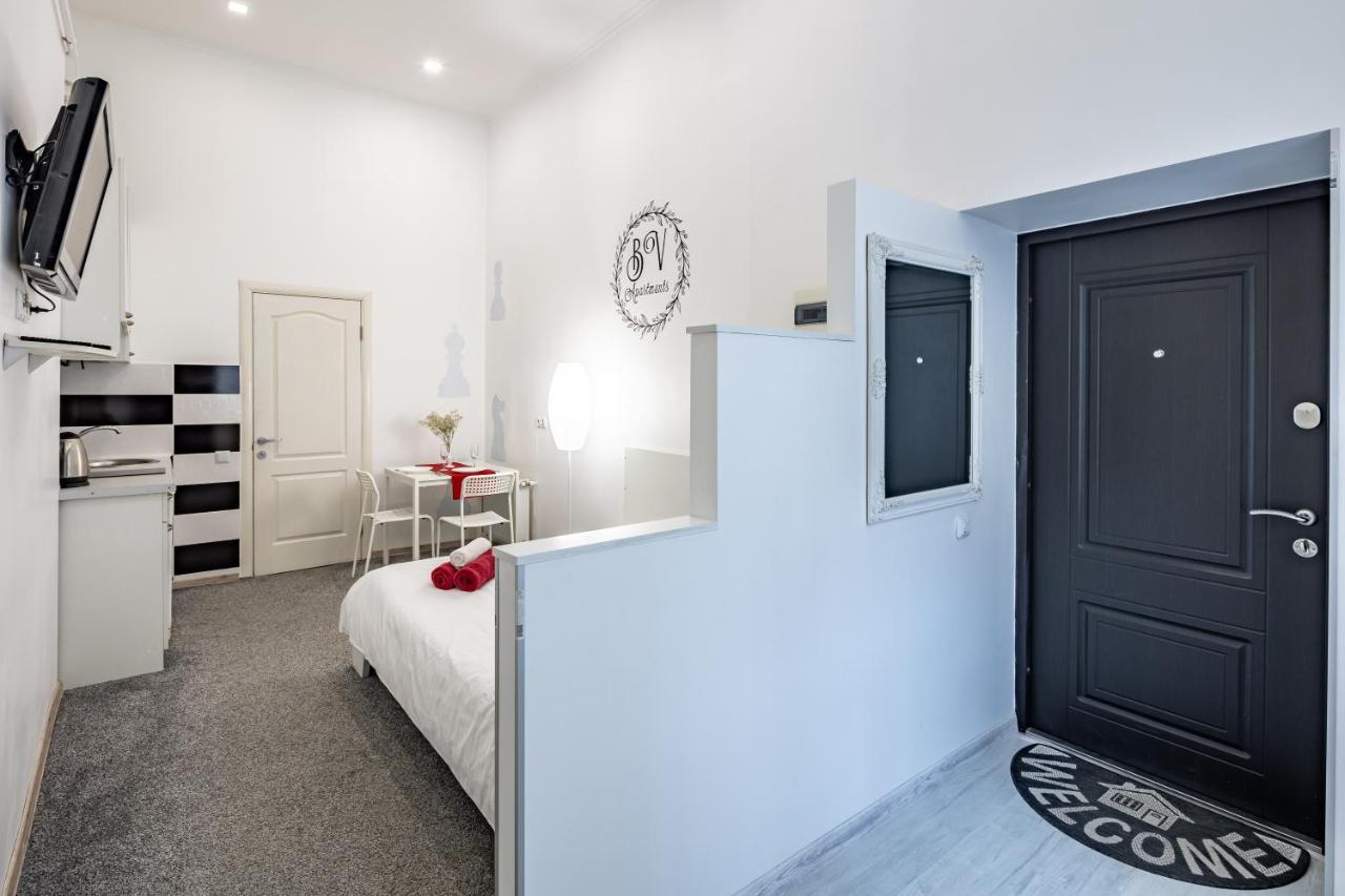 Bv Apartments Black And White 利沃夫 外观 照片
