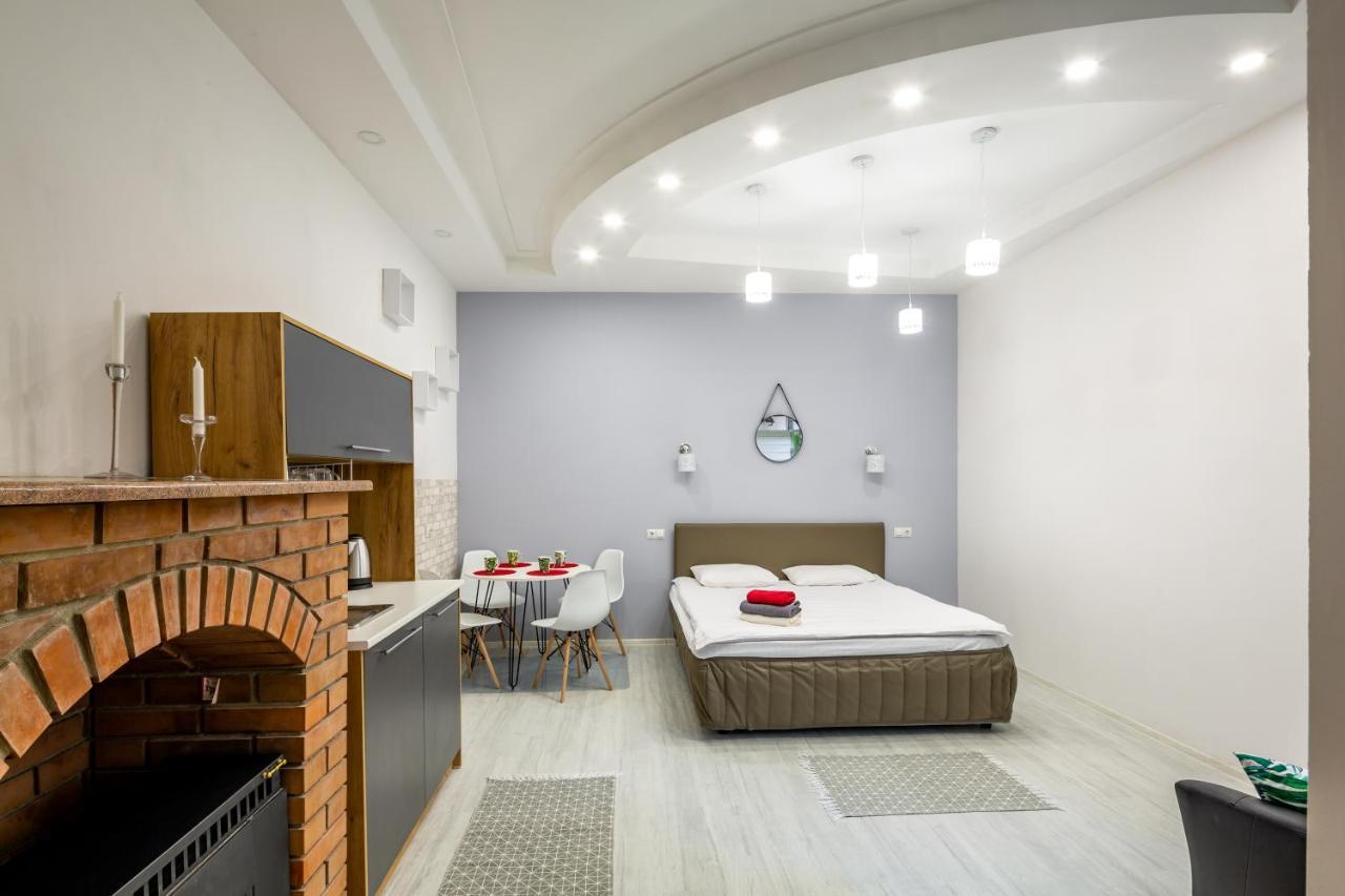 Bv Apartments Black And White 利沃夫 外观 照片
