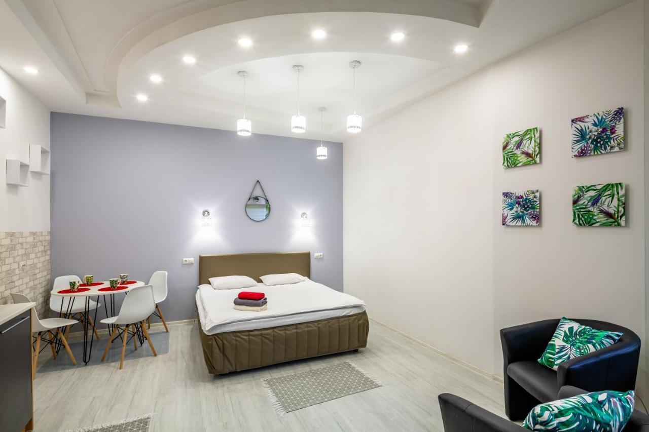 Bv Apartments Black And White 利沃夫 外观 照片