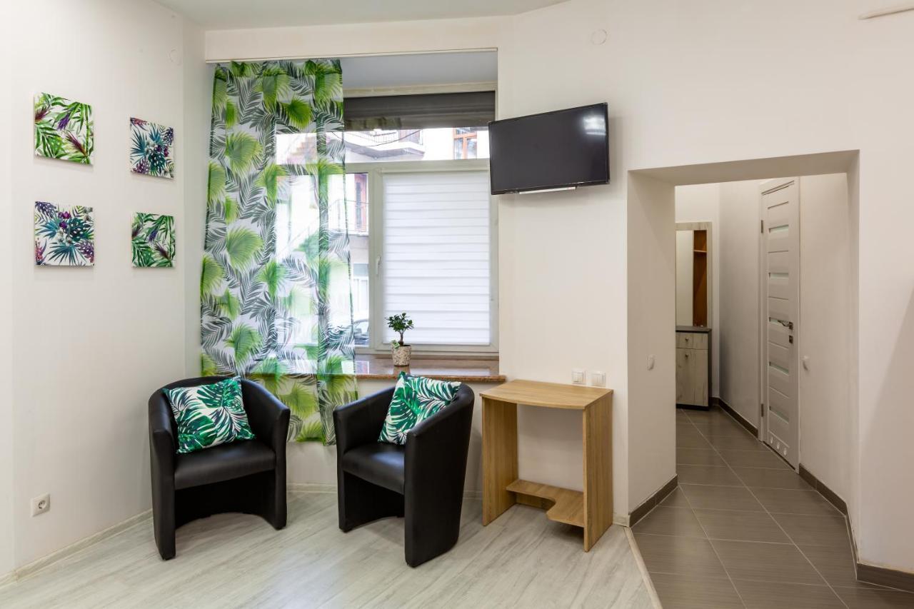 Bv Apartments Black And White 利沃夫 外观 照片